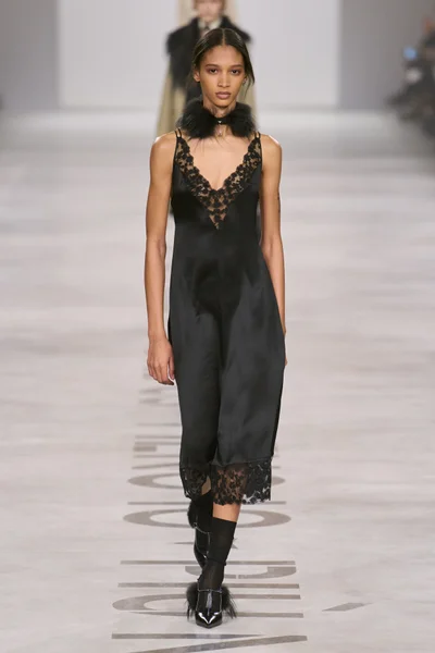Look 17